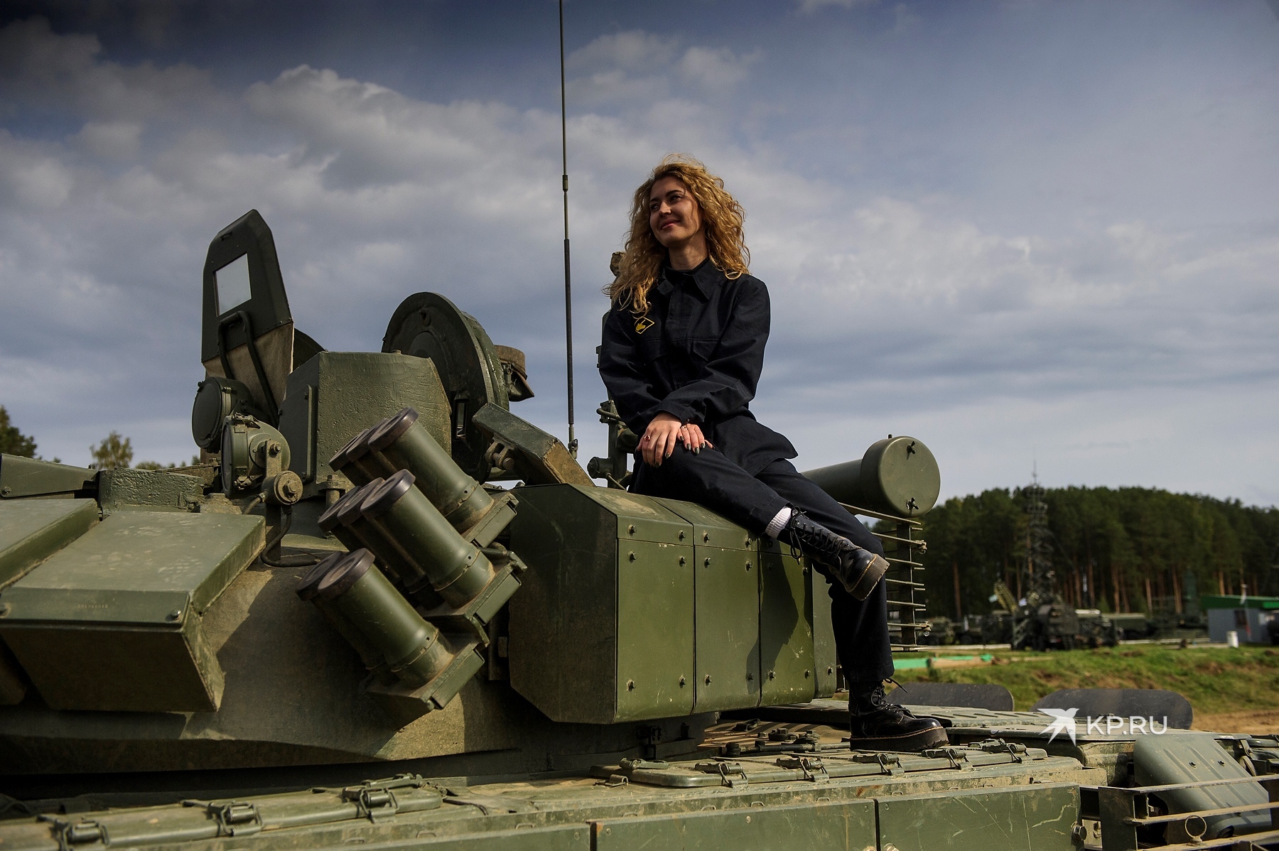 На поле девки хохотали»: почему женщин не берут в танковые войска - KP.RU