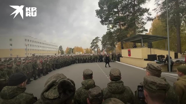 Фото 32 военного городка Вадим Самойлов выступил перед мобилизованными в 32-м военном городке - Лента нов